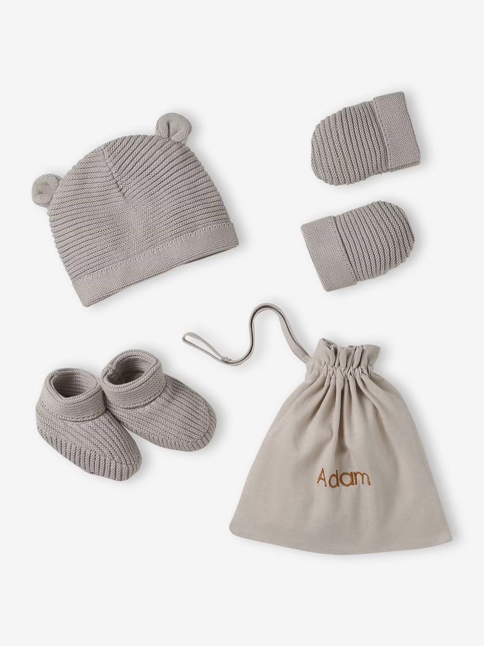 Kit naissance bonnet, moufles et chaussons et son pochon personnalisable beige chiné (Vertbaudet) - Couverture