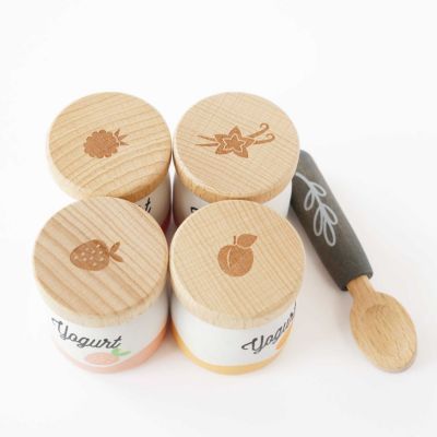Pack de 4 yaourts et cuillère en bois FSC (Le Toy Van) - Image 2