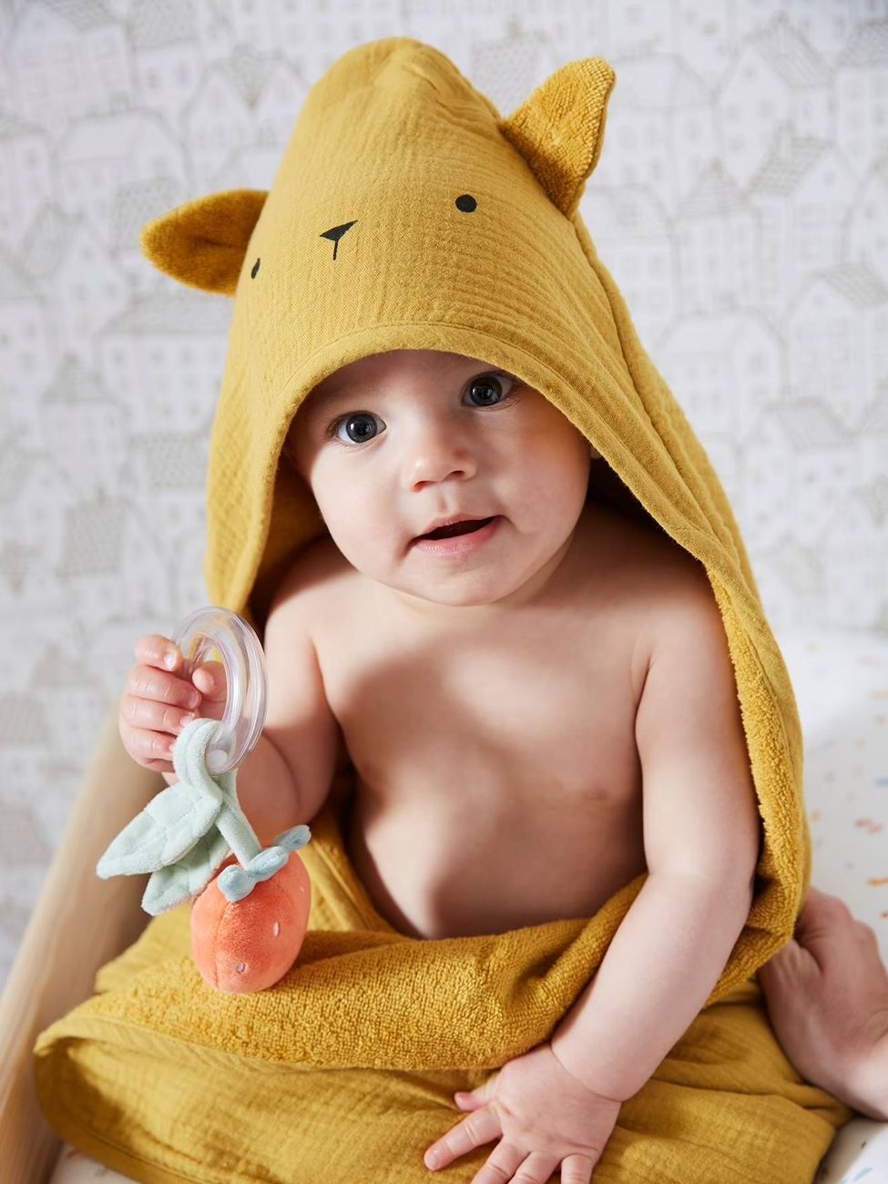 Cape de bain gaze de coton et gant de toilette BIO* ocre (Vertbaudet) - Couverture