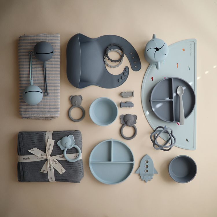 Assiette à compartiments en silicone avec ventouse Powder blue (Mushie) - Image 4