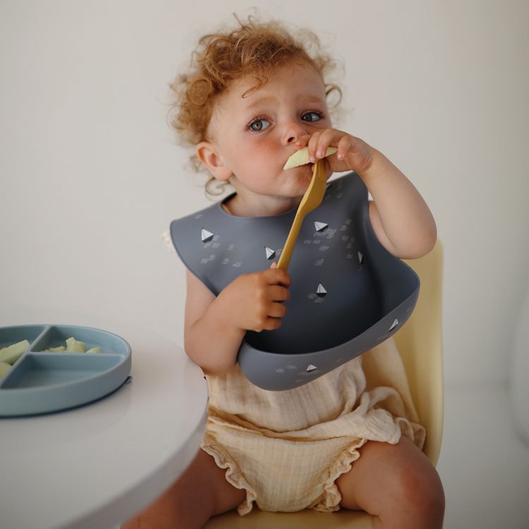 Assiette à compartiments en silicone avec ventouse Powder blue (Mushie) - Image 1