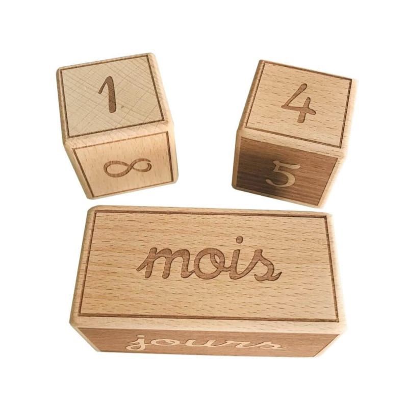 Cubes étapes en bois cadeau de naissance (Le Petit Pousse) - Image 1
