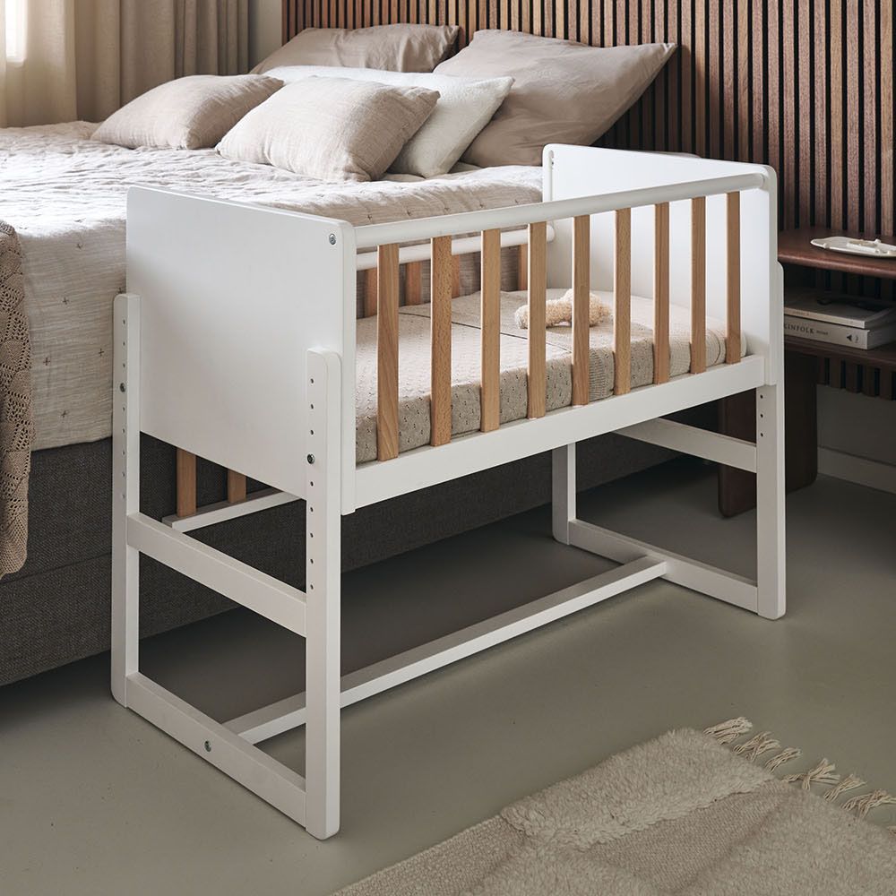 Petite Amélie | Lit cododo Nuage | Lit bébé 2 en 1 | Bois de hêtre massif | Blanc et naturel | 45x90 cm (Petite Amélie) - Image 1