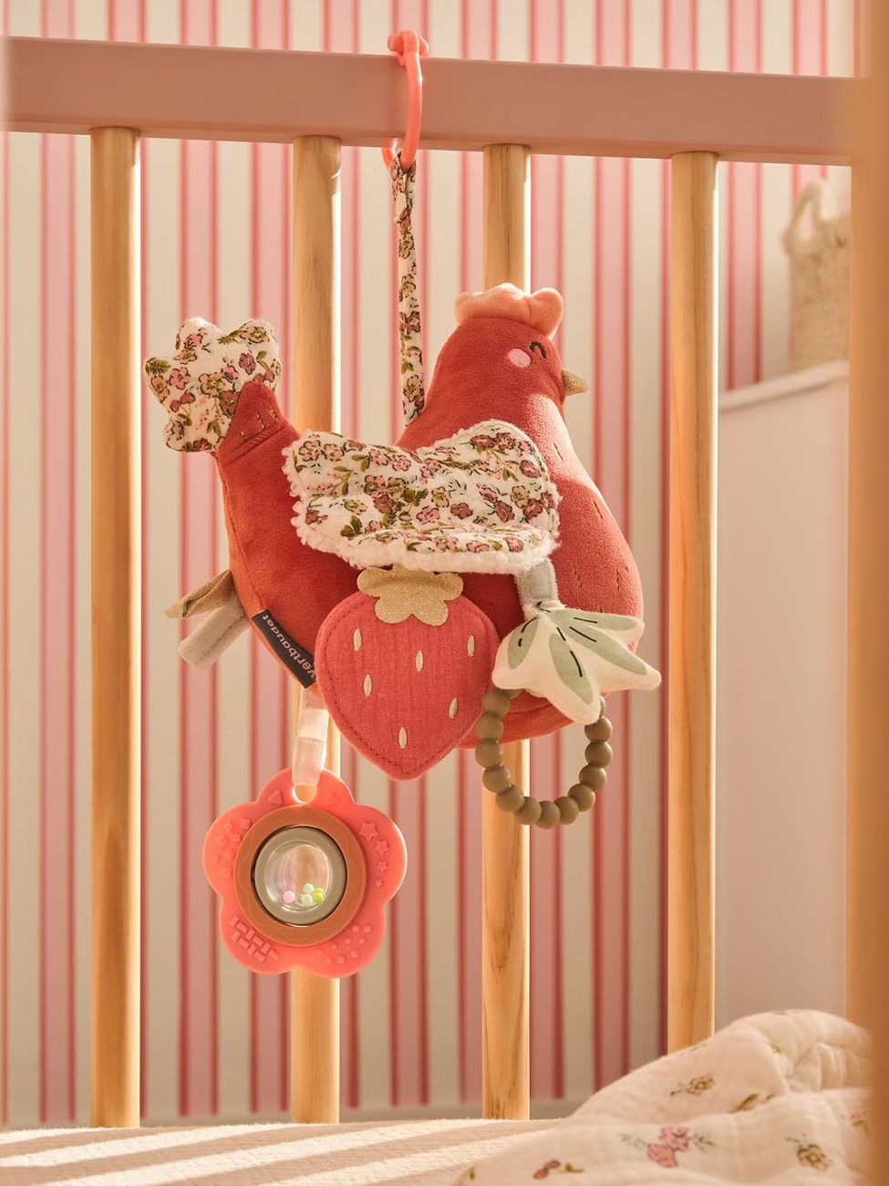 Peluche à suspendre poule cocotte (Vertbaudet) - Couverture