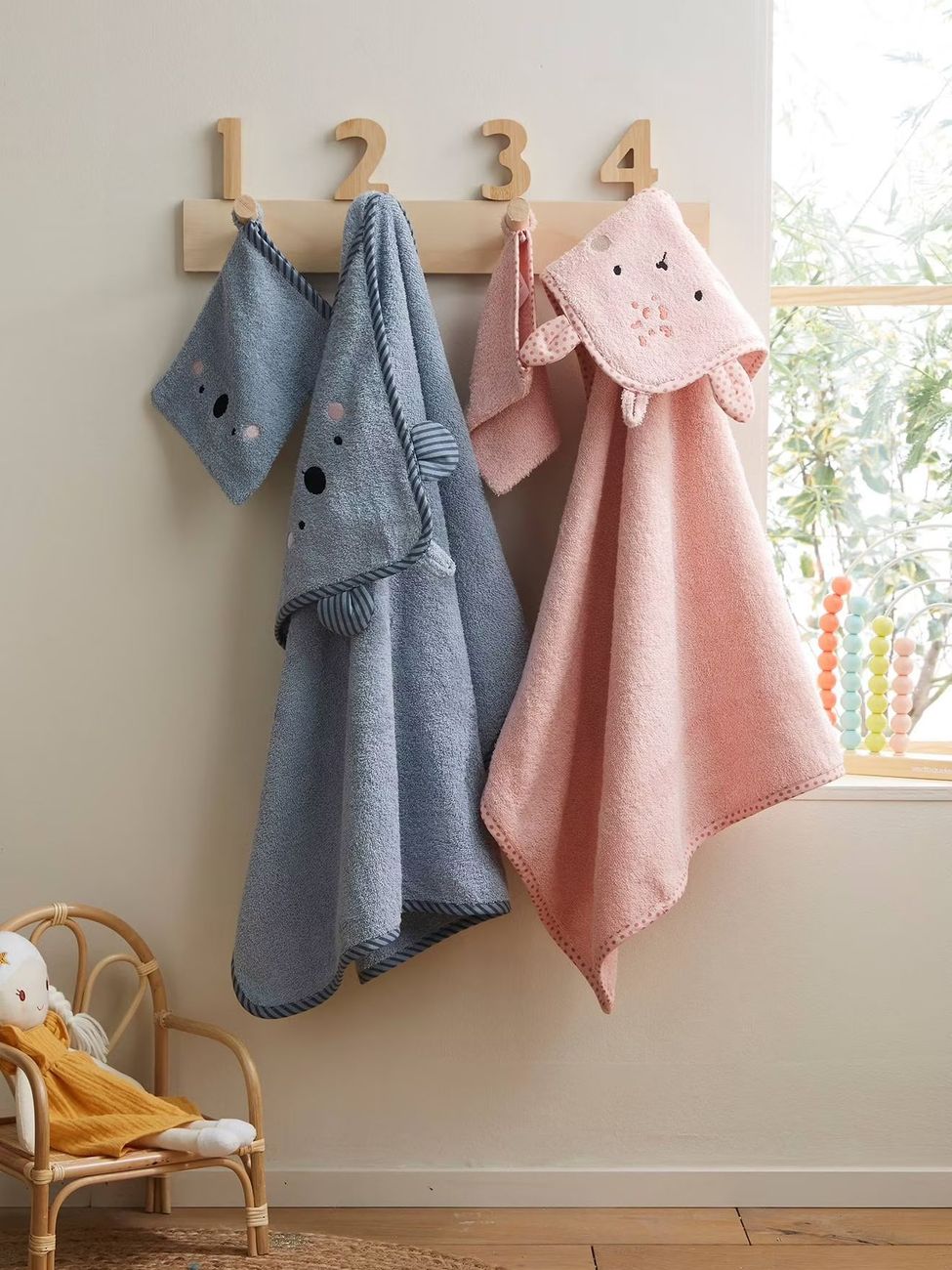 Cape de bain à capuche brodée animaux rose (Vertbaudet) - Image 1