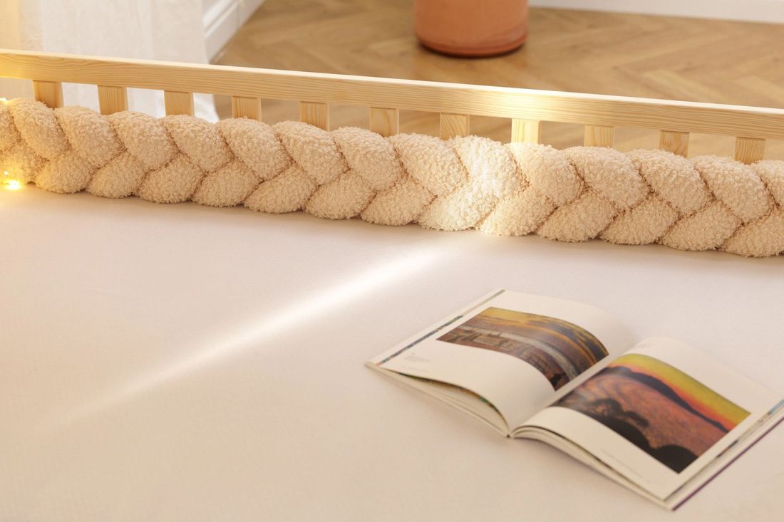 - Tour de lit tressé 3 Épis - Bouclé Écru - Beige (Mon Lit Cabane) - Image 4