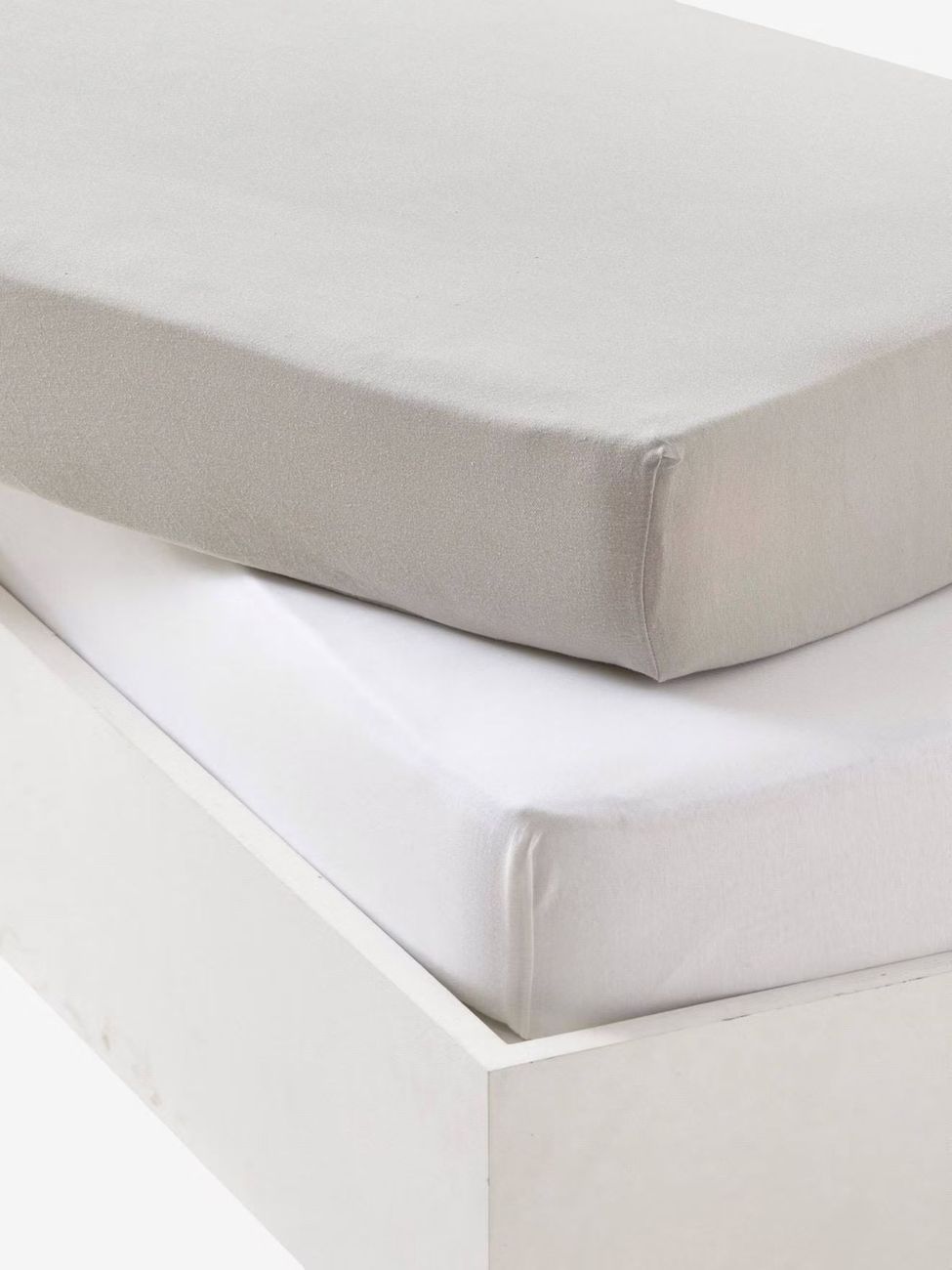 Lot de 2 draps-housses bébé en jersey extensible gris + blanc (Vertbaudet) - Couverture