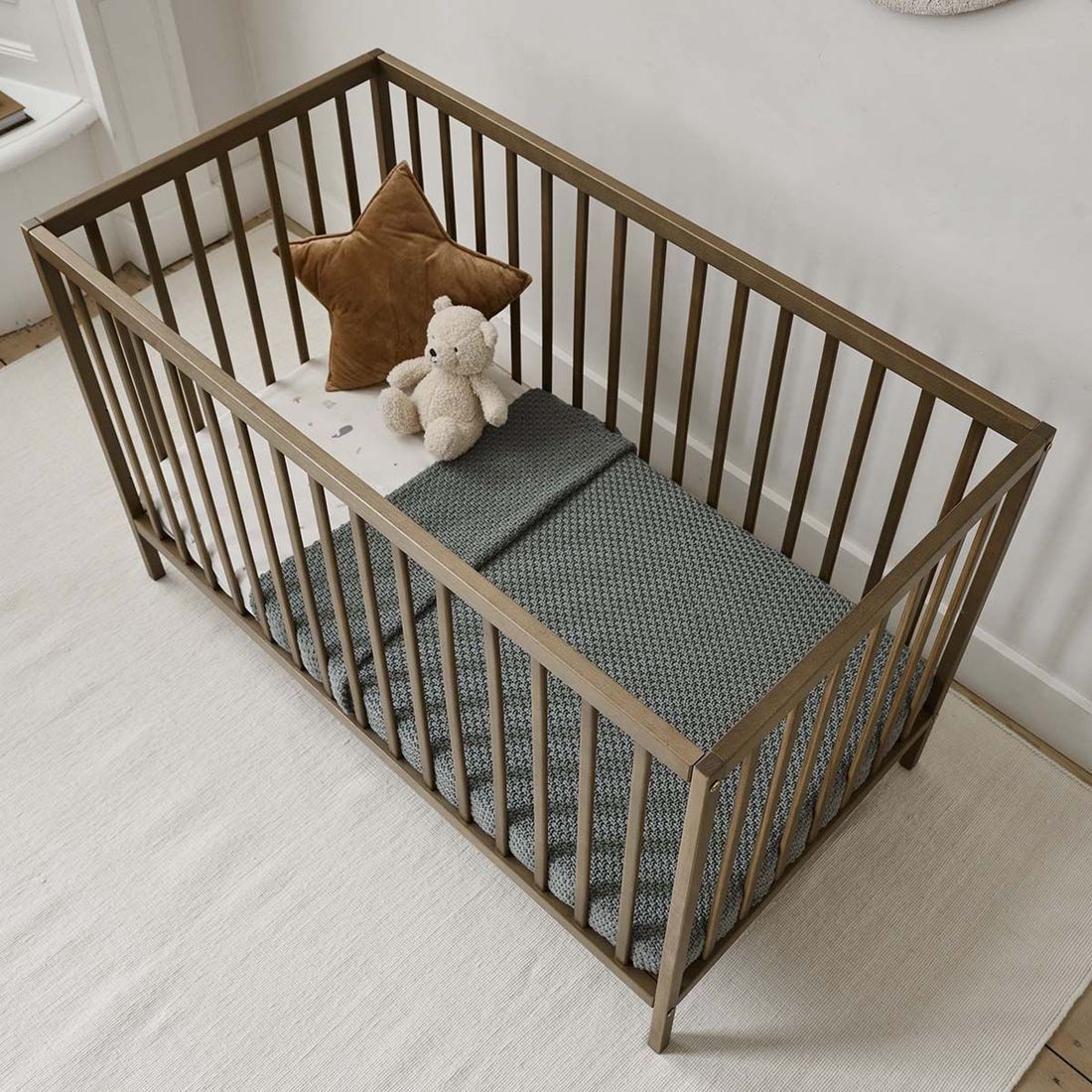 Petite Amélie Lit bébé évolutif en bois de hêtre | 60x120 cm | Cocoa | Trois hauteurs de sommier (Petite Amélie) - Image 1