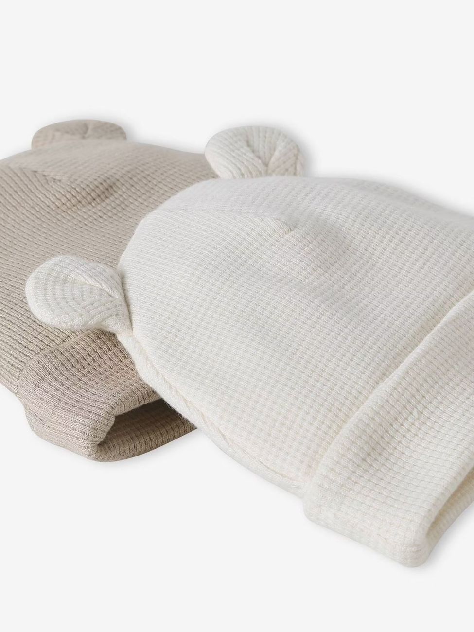 Lot de 2 bonnets naissance à oreilles d'ours écru + beige (Vertbaudet) - Image 1