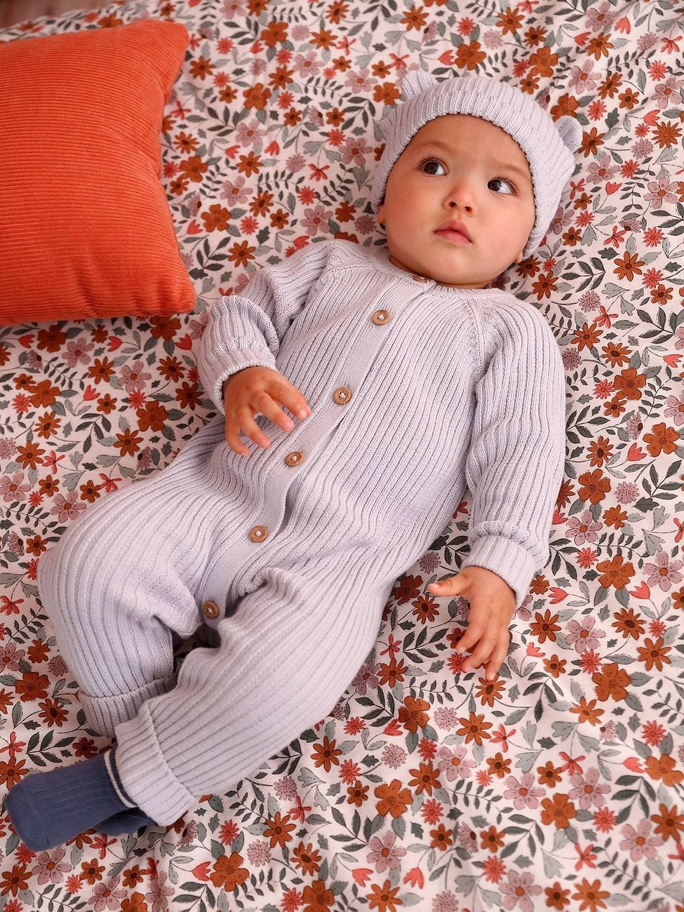 Ensemble bébé combinaison et bonnet à oreilles en tricot bleu pâle (Vertbaudet) - Couverture