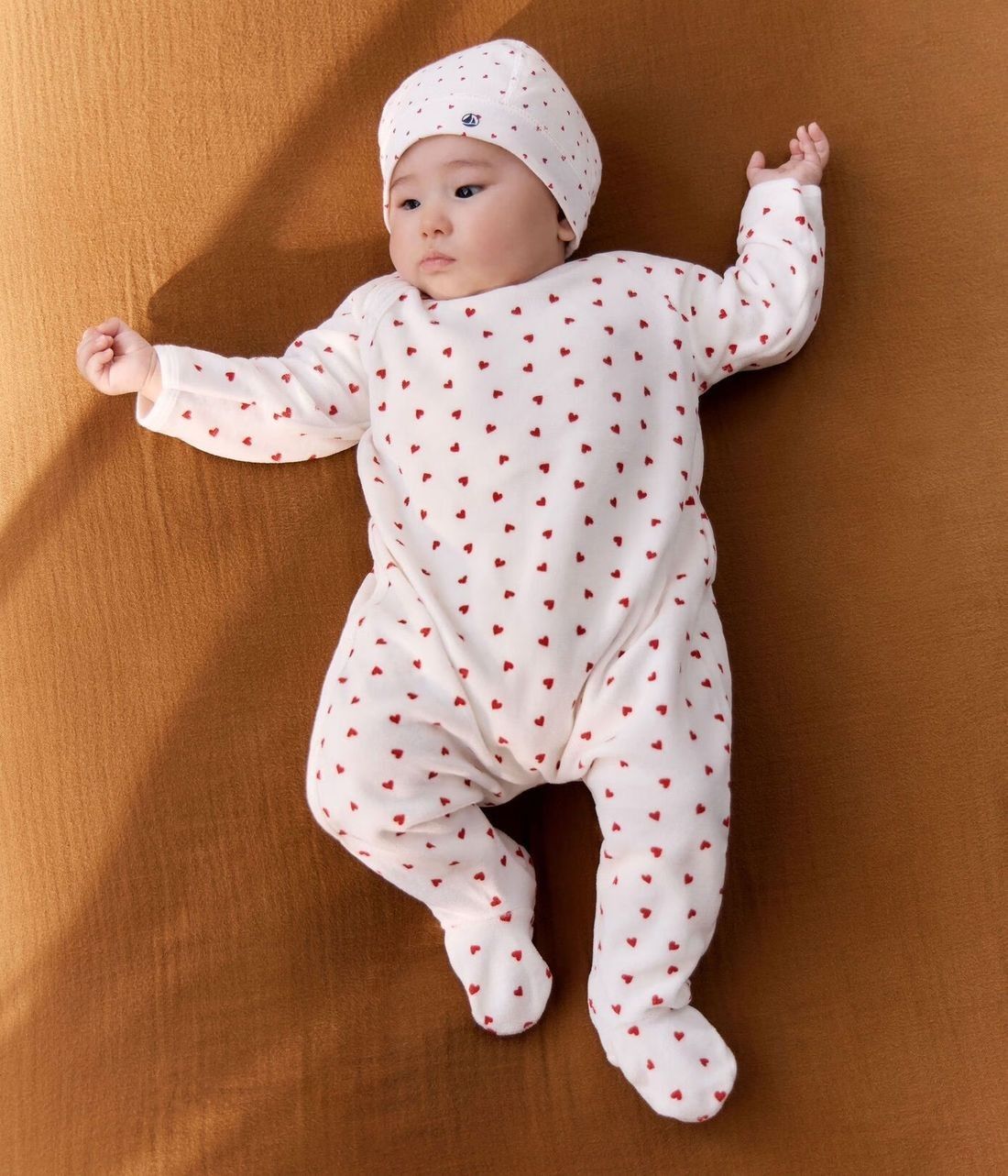 Pyjama bébé en velours cœurs (Petit Bateau) - Couverture