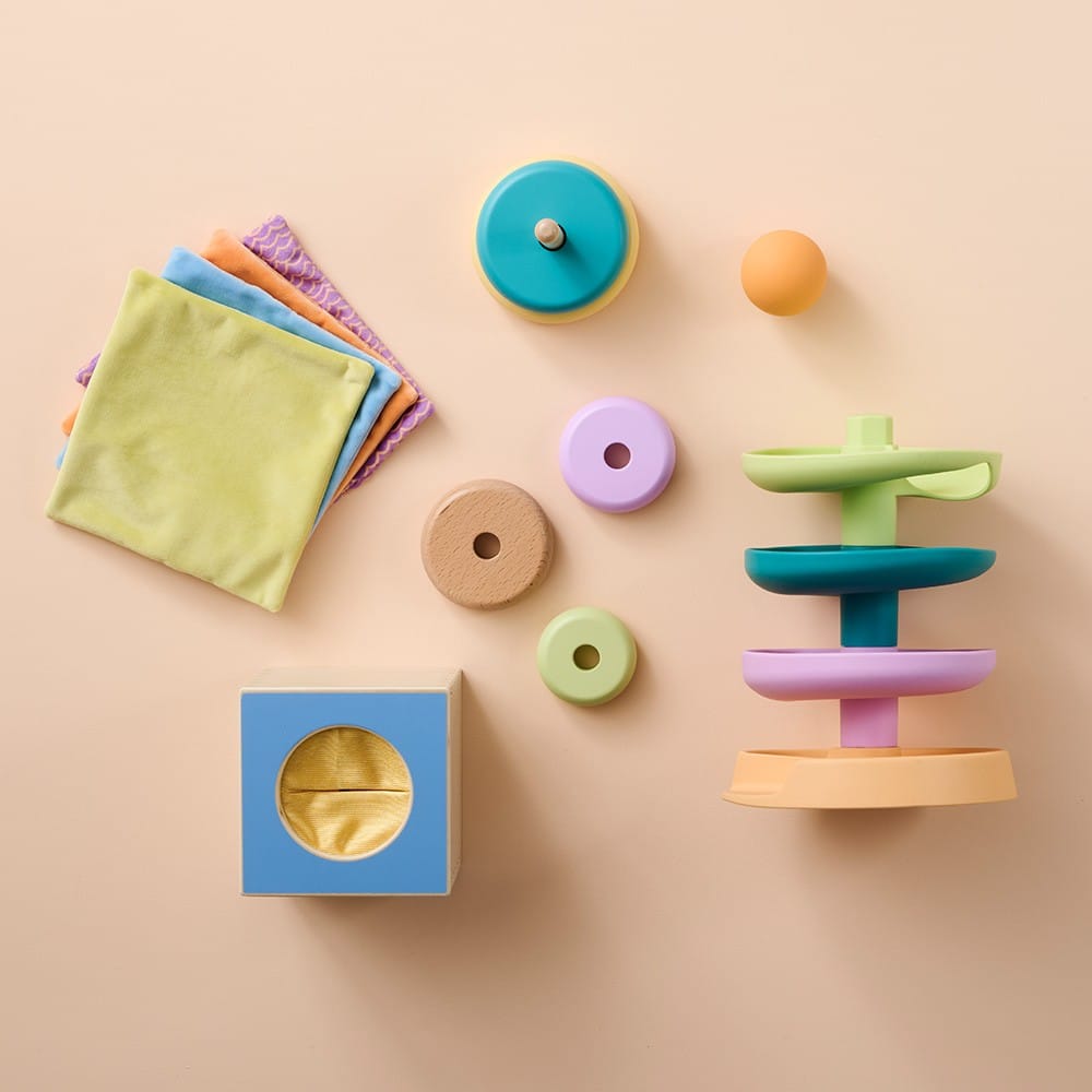 Petite Amélie Coffret de jouets Montessori | Play & Grow | Bois FSC et silicone | 10-12 mois | Kit d'éveil sensoriel pour bébé (Petite Amélie) - Couverture