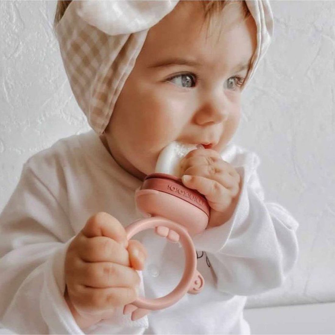 Grignoteur bébé silicone innovant nude (Minikoioi) - Couverture