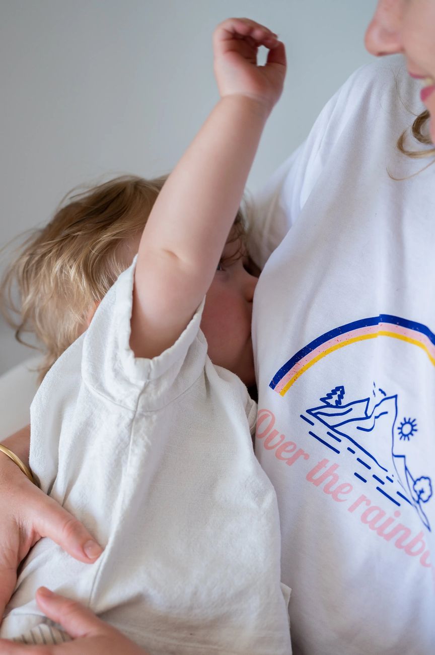 T-shirt Allaitement "Over The Rainboob" (LIMKY) - Couverture