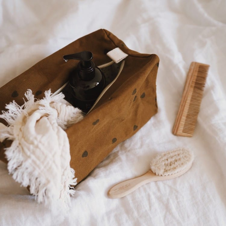 Trousse de toilette Vic Cœur cumin (Rose in April) - Couverture
