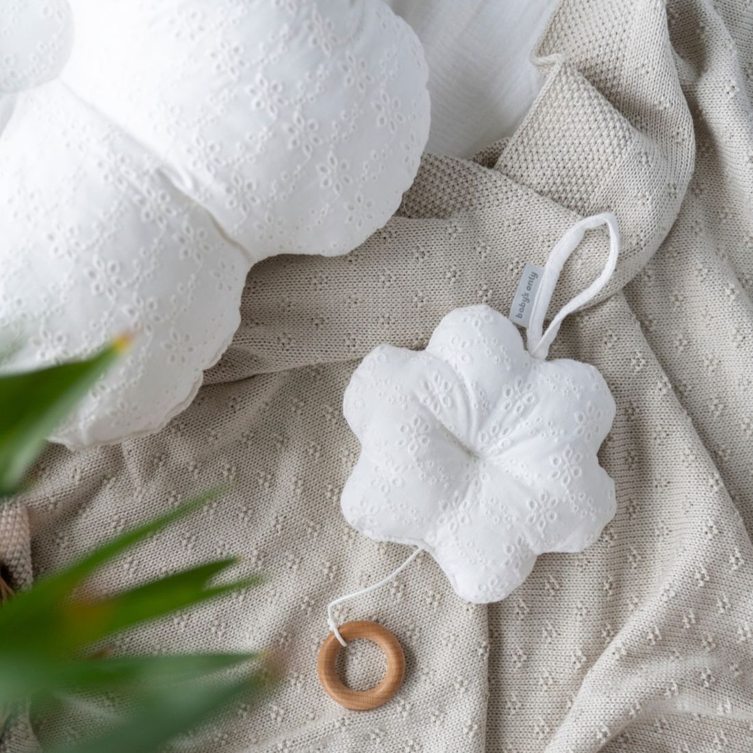 Fleur musicale à suspendre calm blanc (Baby's Only) - Couverture