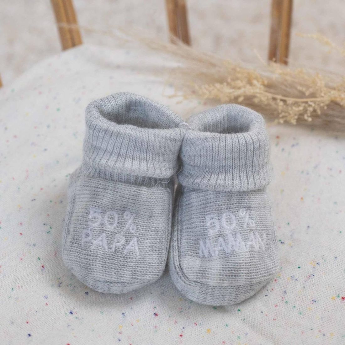 Chaussons naissance - message : 50% maman 50% papa (Trois Kilos Sept) - Couverture