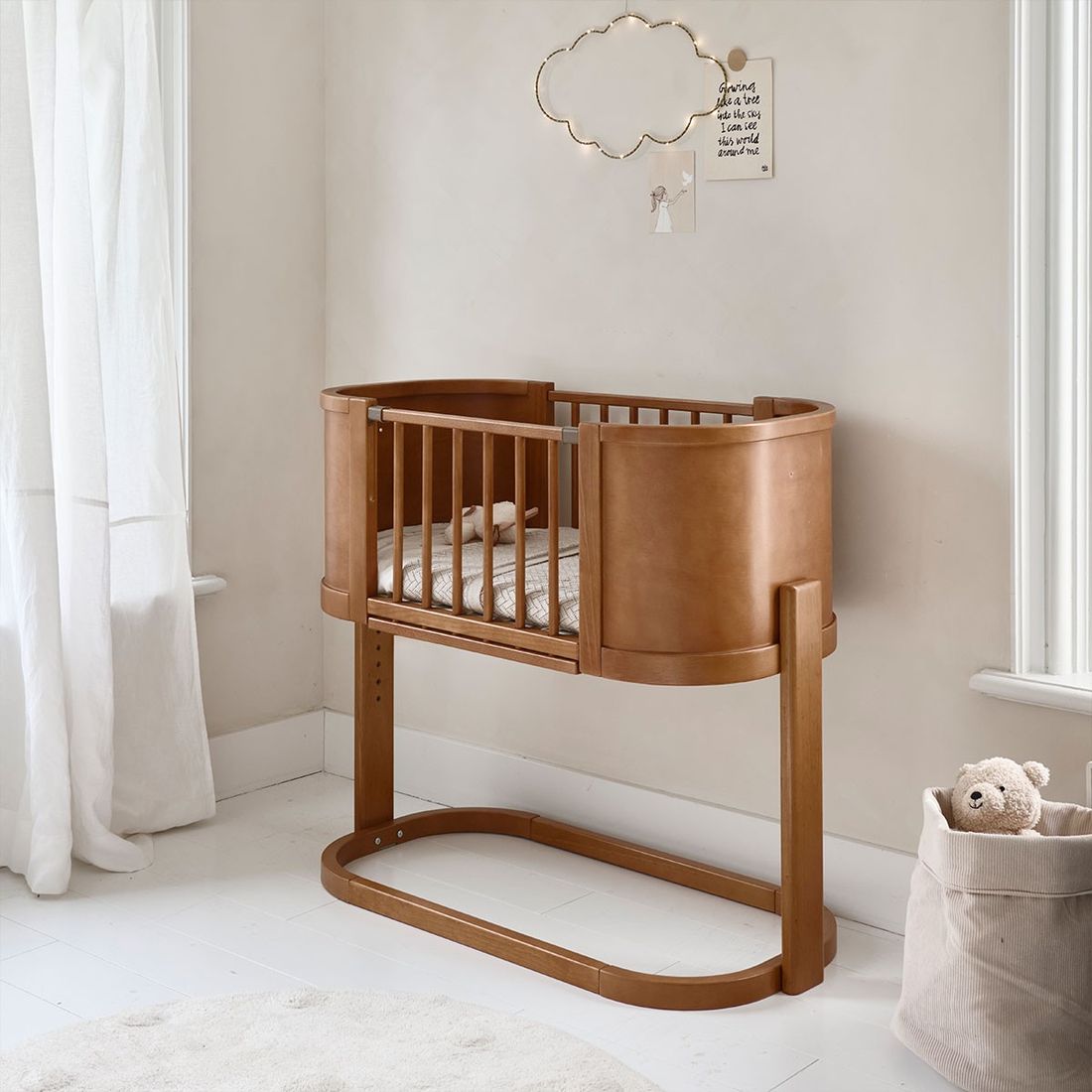 Petite Amélie Lit Cododo Ovale | Berceau 2 En 1 Cocoon | Bois Noyer | Sommier Sécurisé | Paroi Latérale Réglable | Usage Evolutif Pour Nouveau-né (Petite Amélie) - Couverture