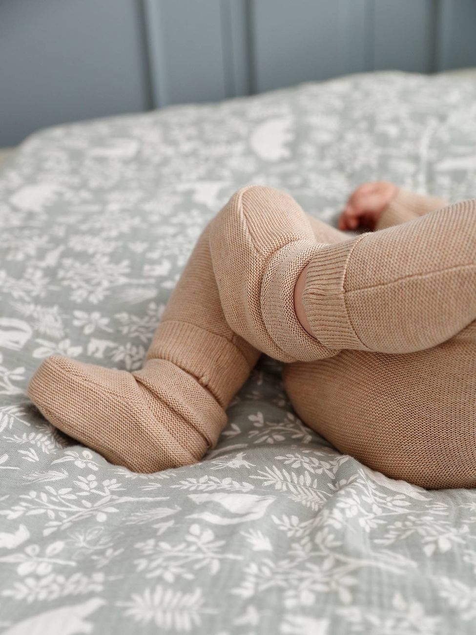 Kit naissance 3 pièces cardigan pantalon chaussons en tricot beige chiné (Vertbaudet) - Couverture