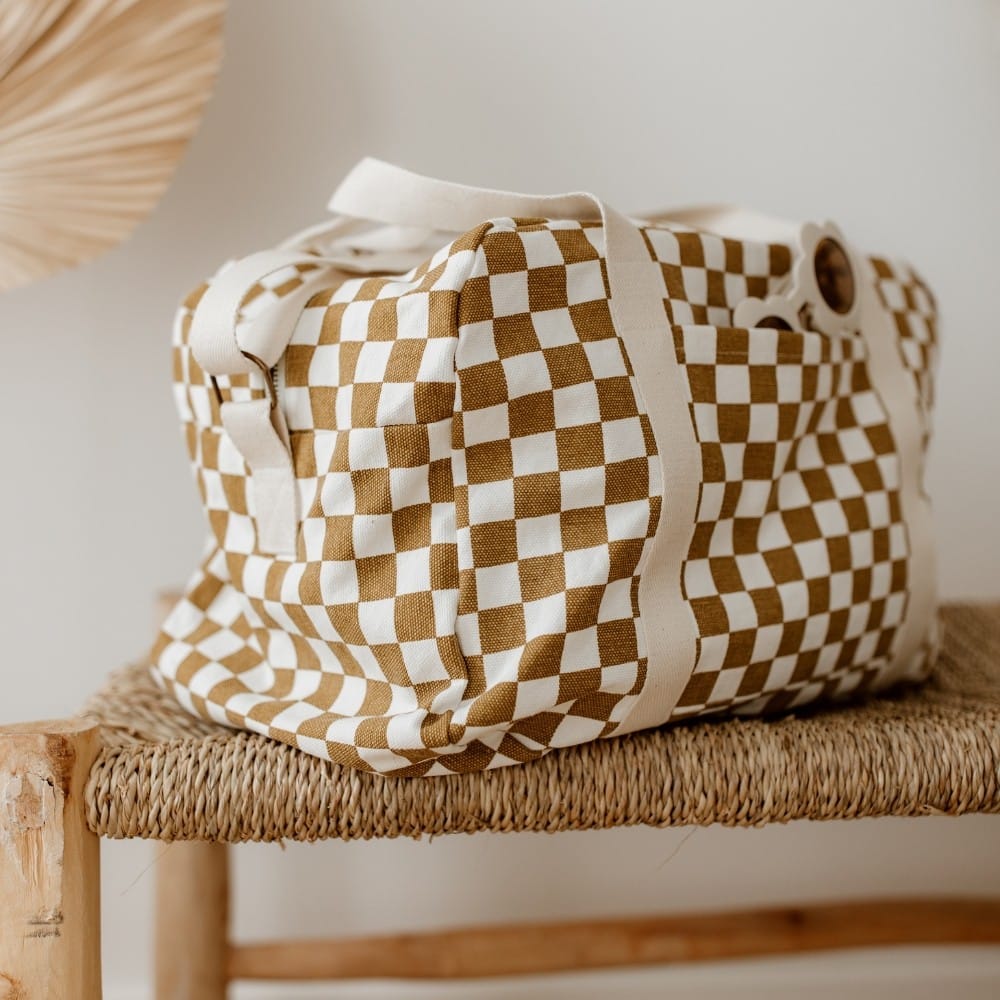 Sac à langer Raphaël damier caramel (Rose in April) - Couverture