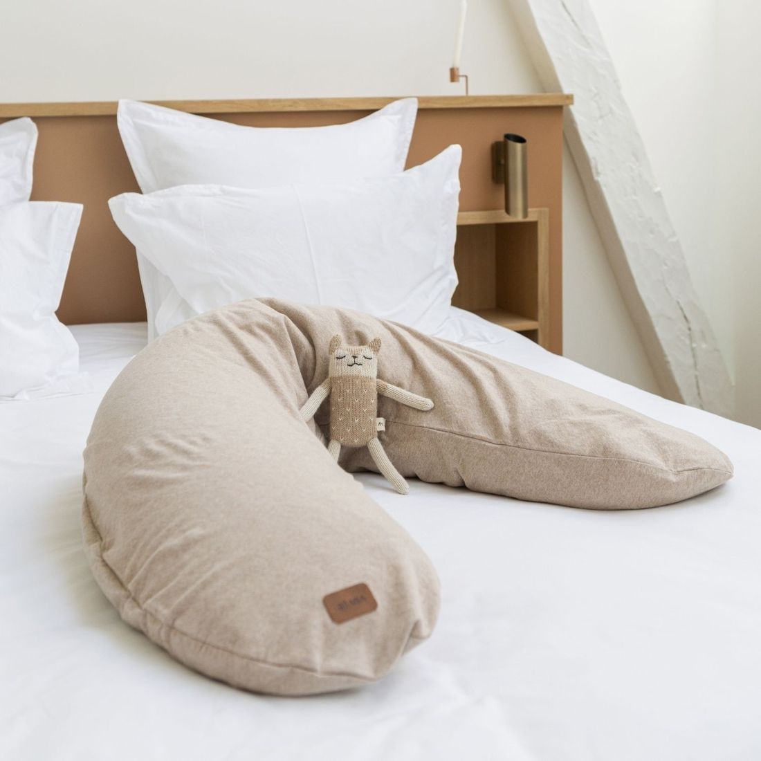 Coussin de grossesse et allaitement Big Flopsy Jersey de coton Argile chiné (Béaba) - Couverture