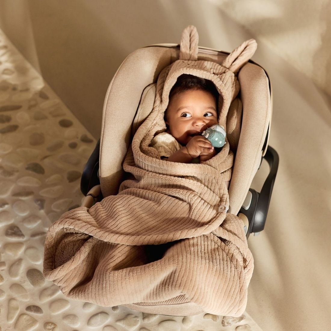 Couverture nomade Bunny Cloudy Rib Milky Coffee (Jollein) - Couverture