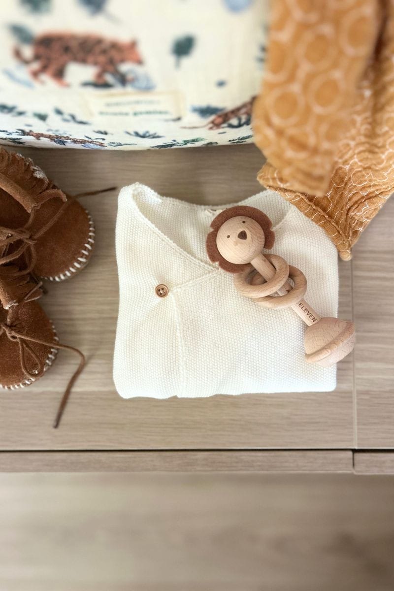 Hochet bébé bois animal – Jouet sensoriel, idée cadeau naissance (April Eleven) - Couverture