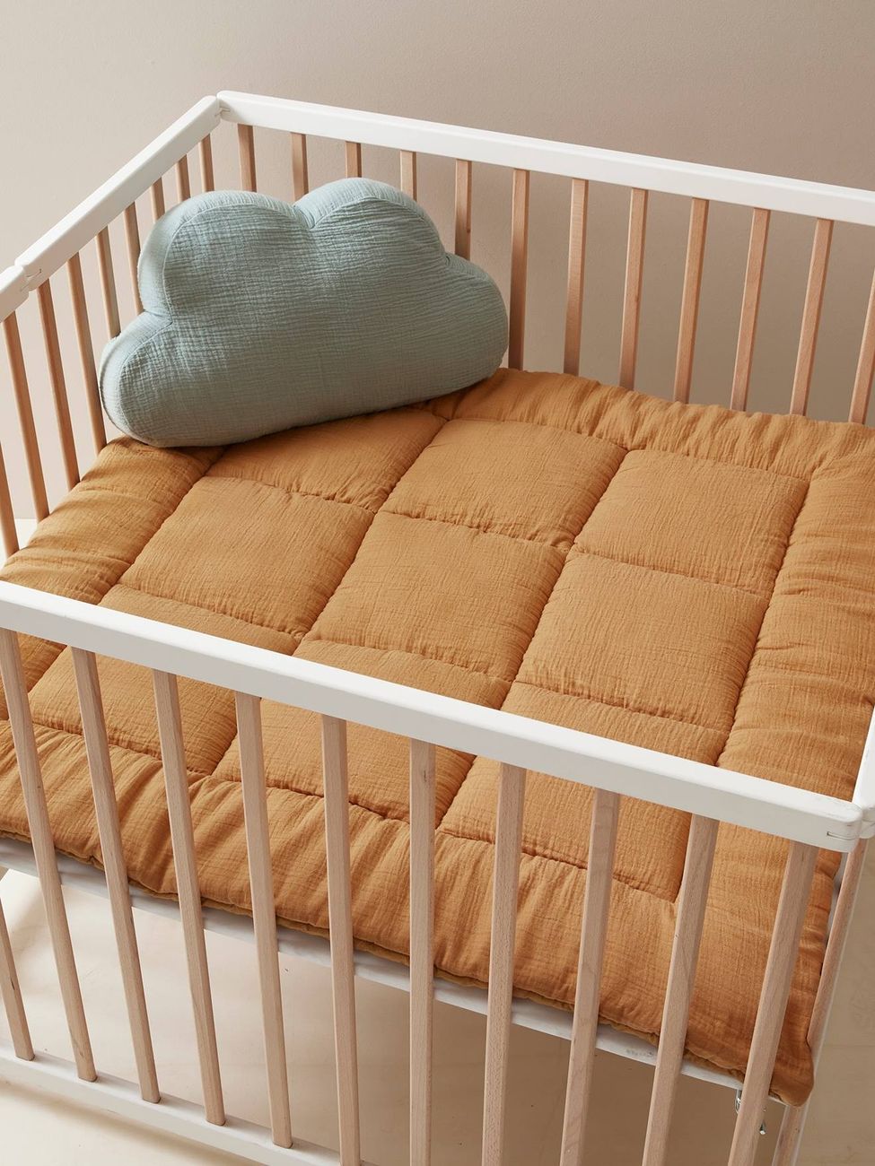 Tapis de sol / Fond de parc uni gaze et percale de coton ocre (Vertbaudet) - Couverture