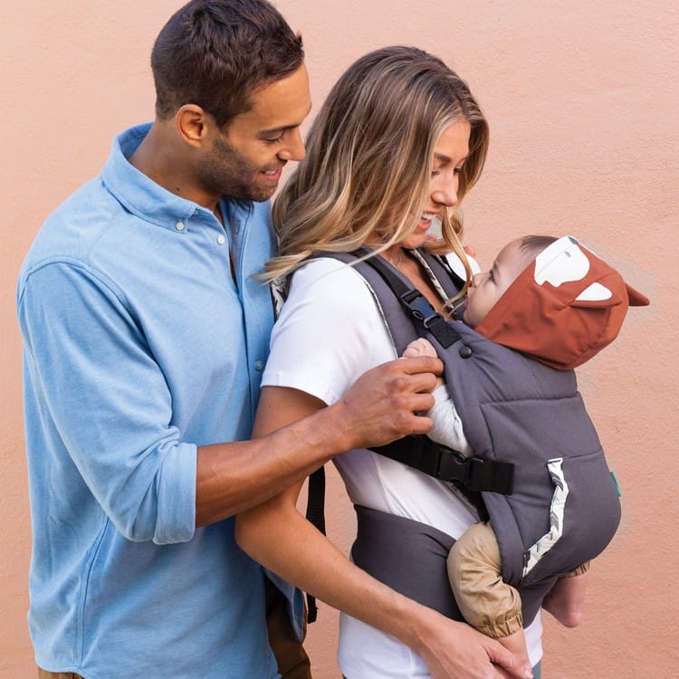 Porte-bébé Cuddle Up Fox avec capuche (Infantino) - Couverture