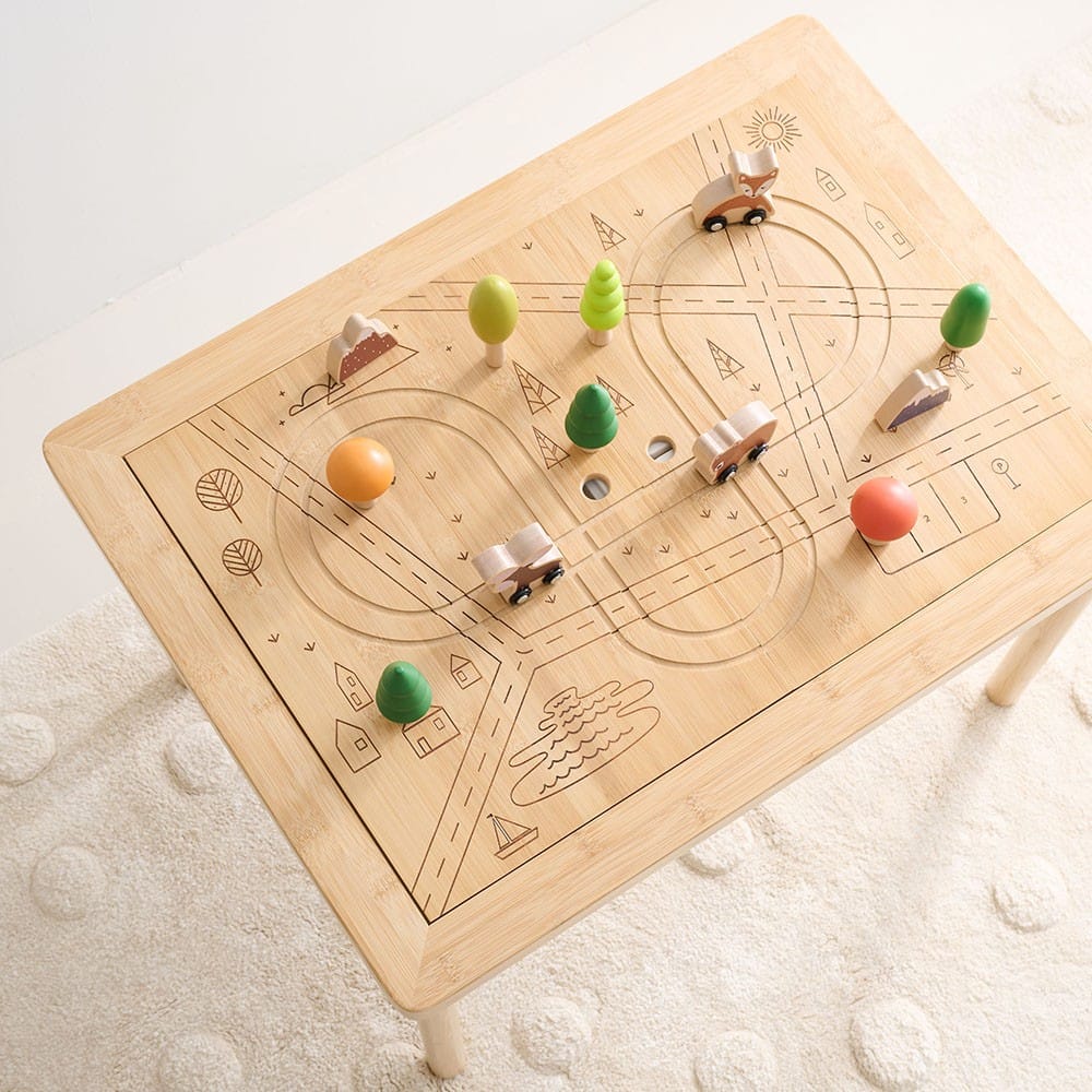 Petite Amélie | Table d'activité sable et eau Forêt | Bambou | 18 mois+ | 73,5x53,5x49,5 cm | Multifonctionnelle avec circuit de train et tableau (Petite Amélie) - Couverture
