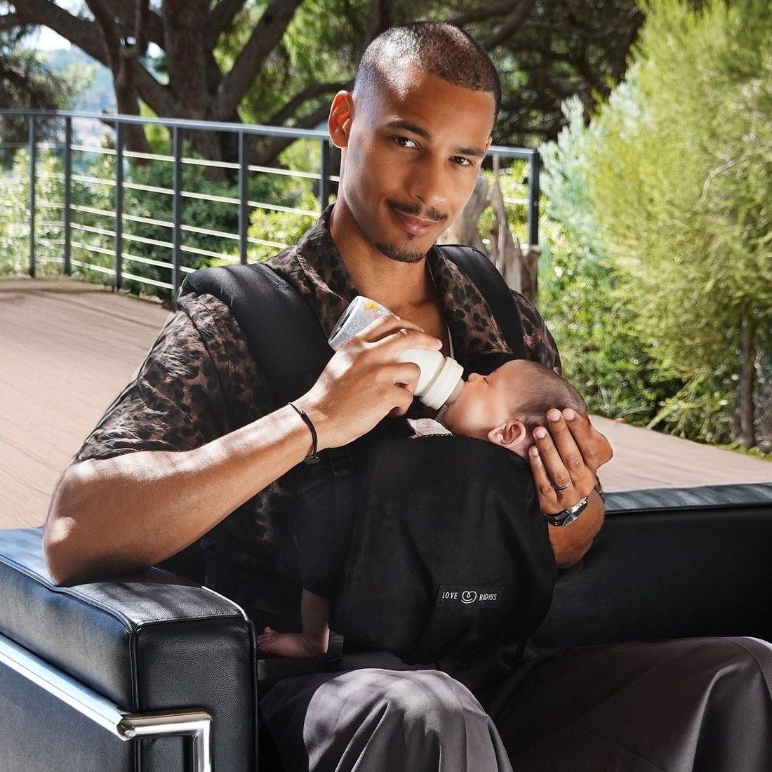 Porte bébé PhysioCarrier V2 Noir (Love Radius) - Couverture