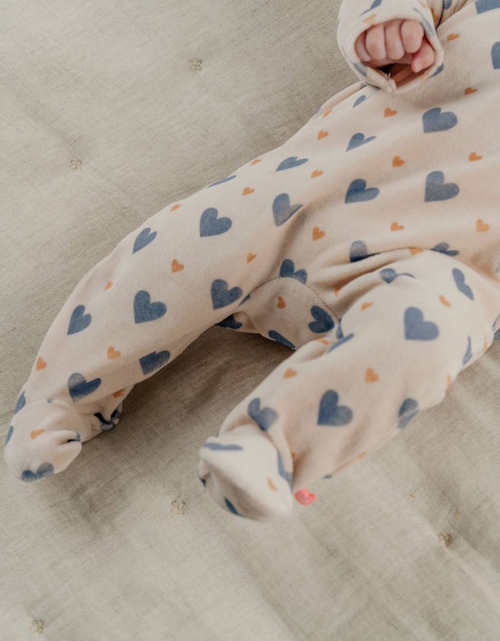 Pyjama Bébé En Velours Imprimé Cœurs Beige (Noukies) - Couverture