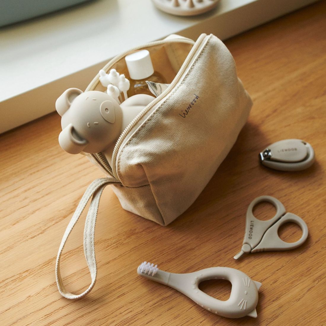 Trousse de soin Calista Sandy (5 pièces) (Liewood) - Couverture