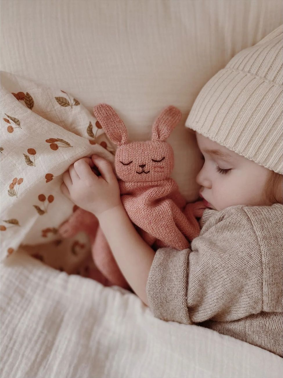 Main Sauvage - Doudou Lapin en alpaga (Main Sauvage) - Couverture