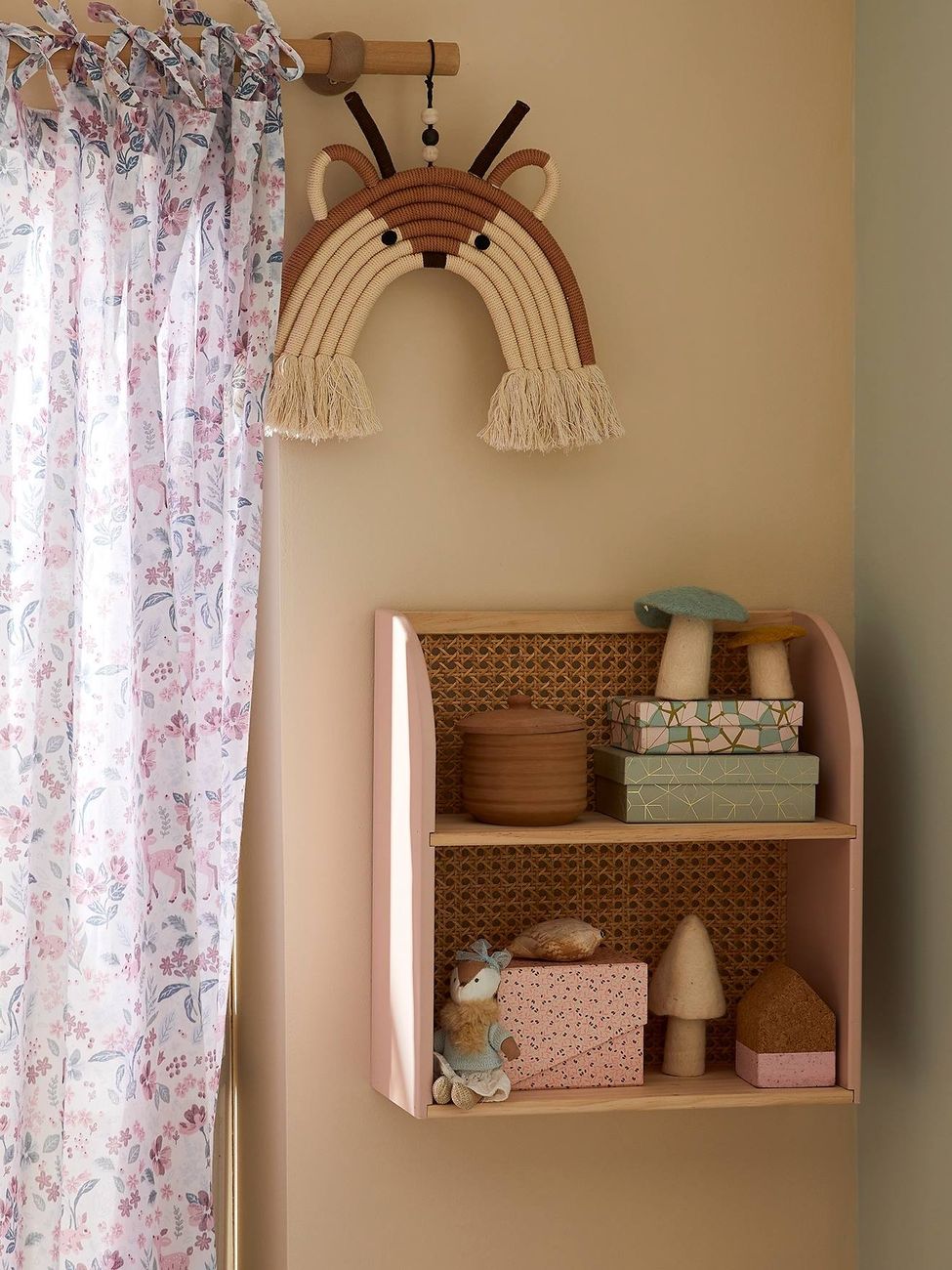 Etagère cannage LIGNE POÉSIE rose (Vertbaudet) - Couverture