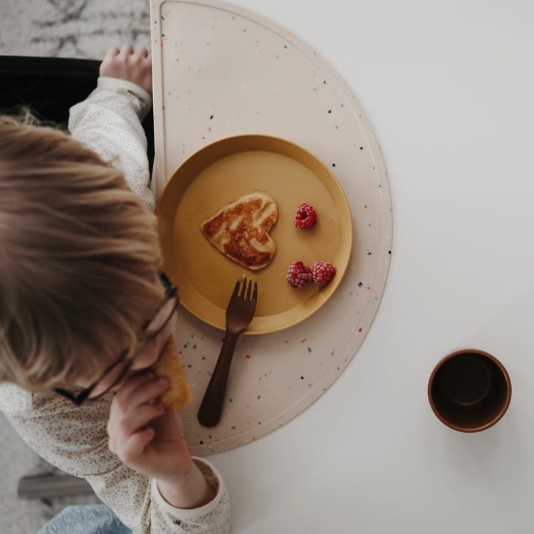 Set de table en silicone Vanilla confetti (Mushie) - Couverture