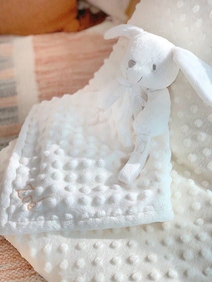 Le lapinou, doudou & attache tétine (Maison Pioline) - Couverture