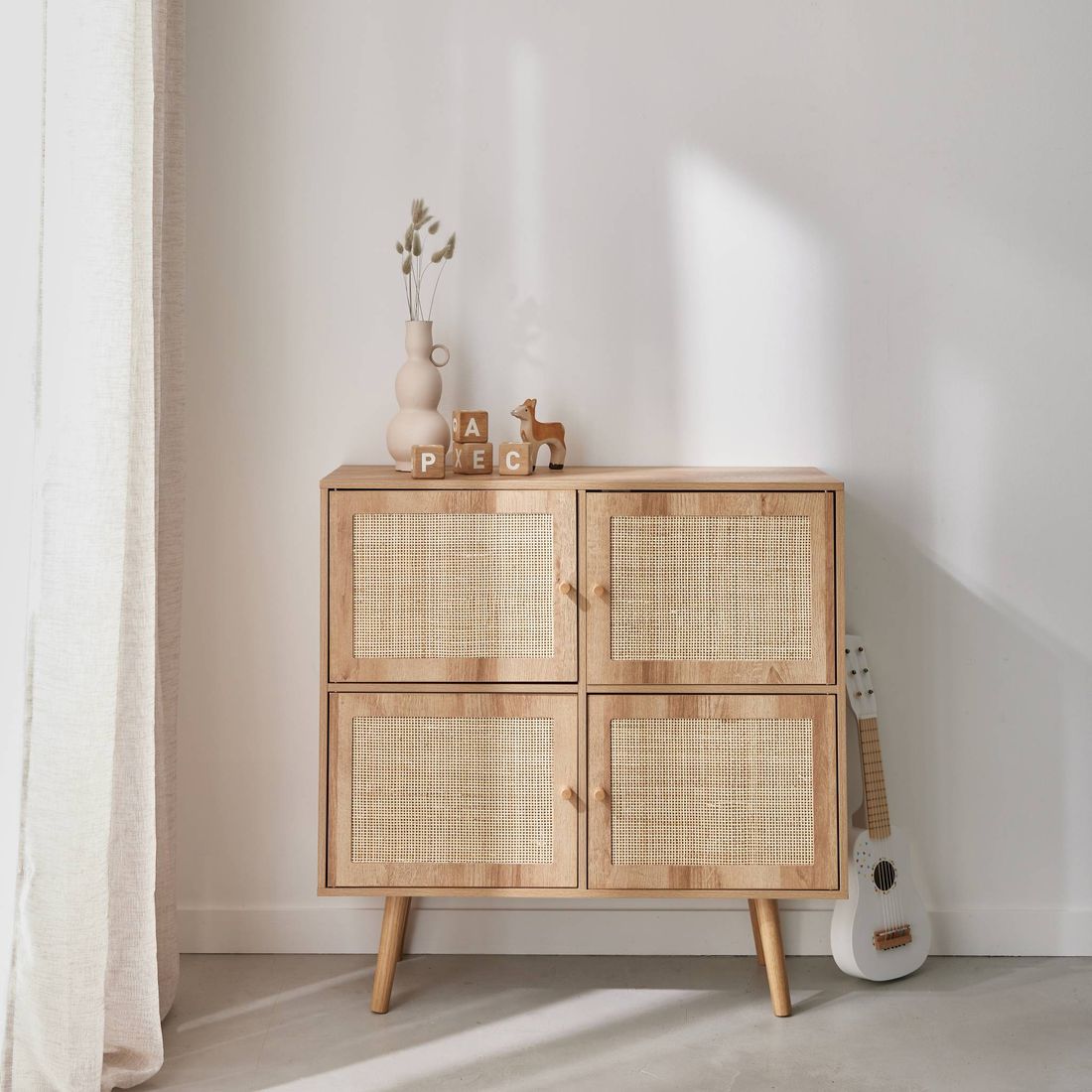 Commode enfant décor bois 4 portes en cannage (sweeek) - Couverture