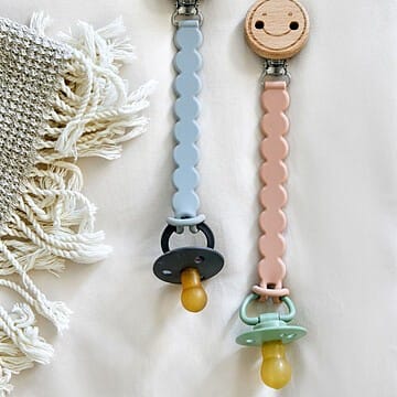 Attache sucette Tiny Smile bois/silicone (Lassig) - Couverture