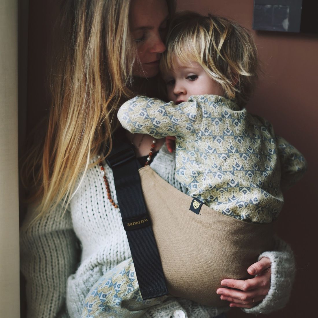 Porte bébé enfant en lin Camel (Wildride) - Couverture