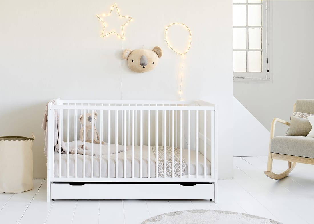 Petite Amélie Lit bébé évolutif 3 en 1 Évolutif 0-4 ans Blanc 70x140 cm (Petite Amélie) - Couverture