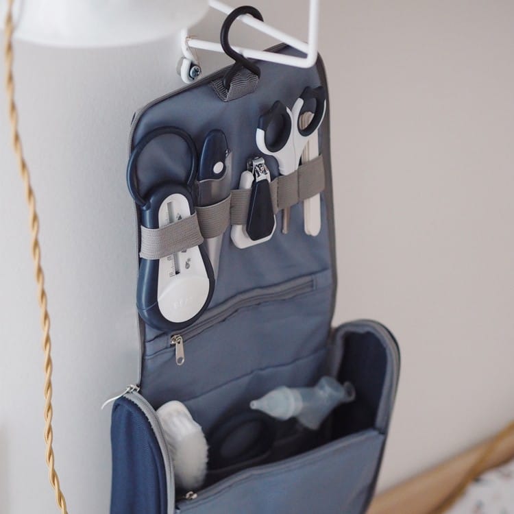 Trousse de toilette nomade night blue (9 accessoires) (Béaba) - Couverture
