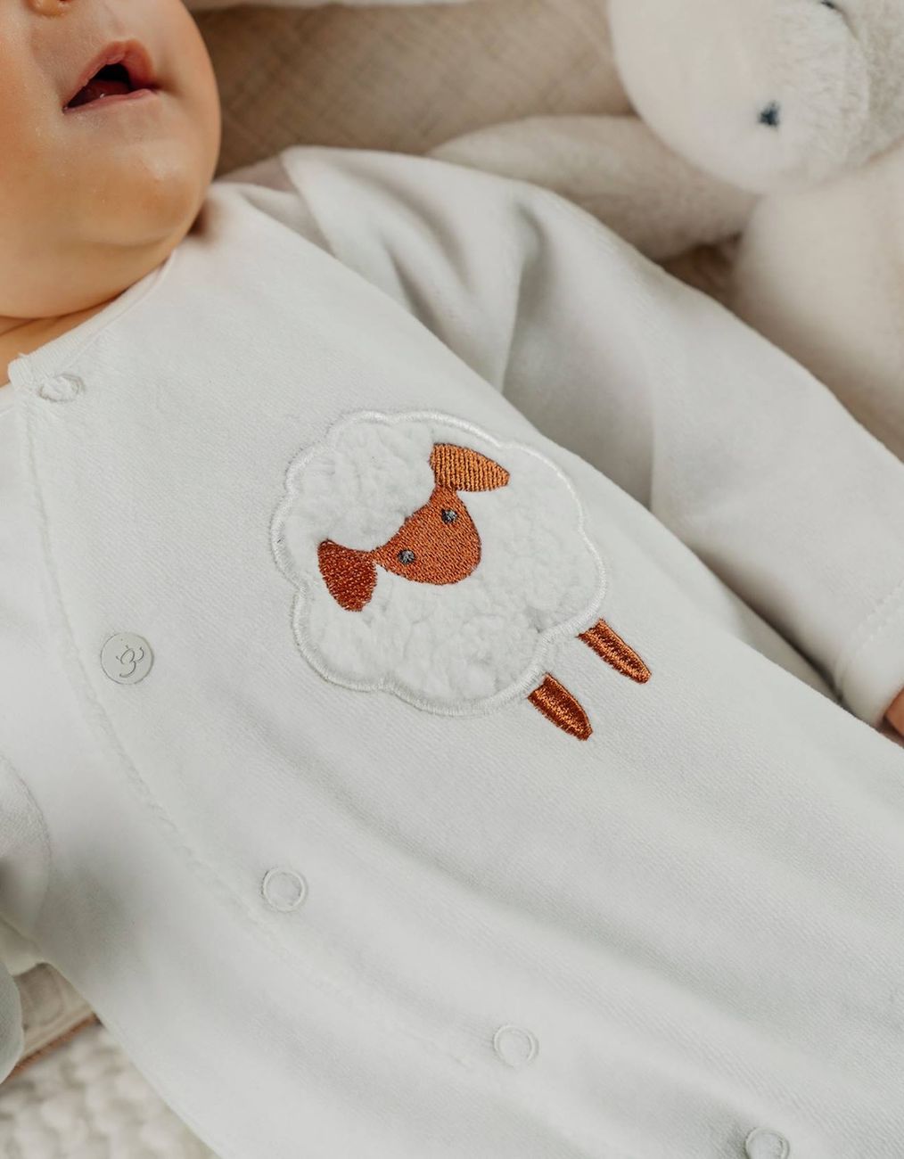 Pyjama bébé en velours blanc avec broderie mouton (Noukie's) - Couverture
