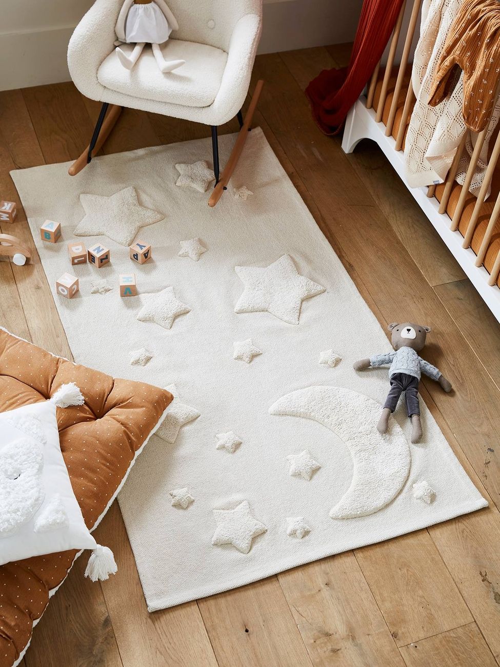 Tapis rectangle relief lune et étoiles beige (Vertbaudet) - Couverture