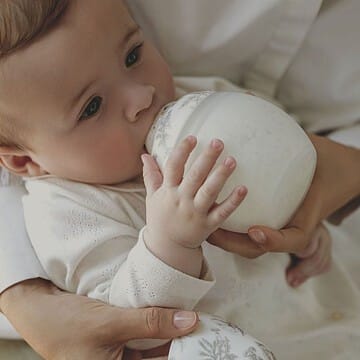 Coffret Biberon BibRond 150 ml et Doudou - Toile de Jouy Gris (Elhée) - Couverture