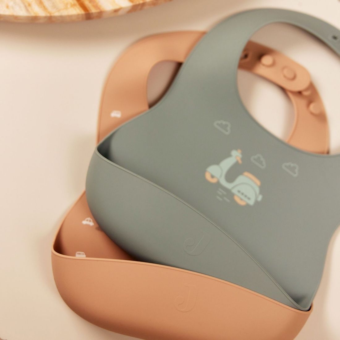 Lot de 2 bavoirs en silicone On the Go (Jollein) - Couverture