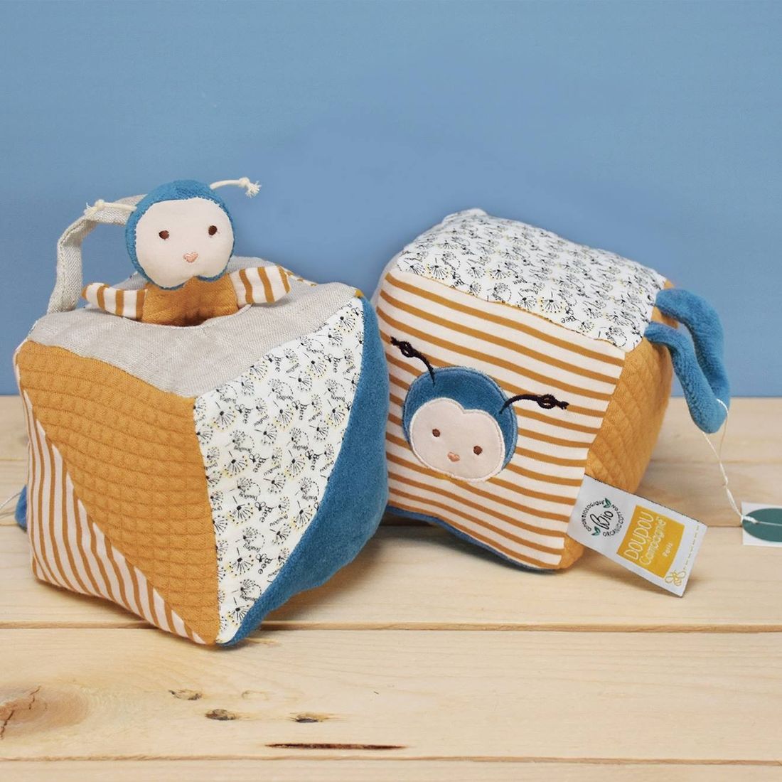 Cube D'activités Pollen L'abeille Bio Jaune (Doudou Et Compagnie) - Couverture