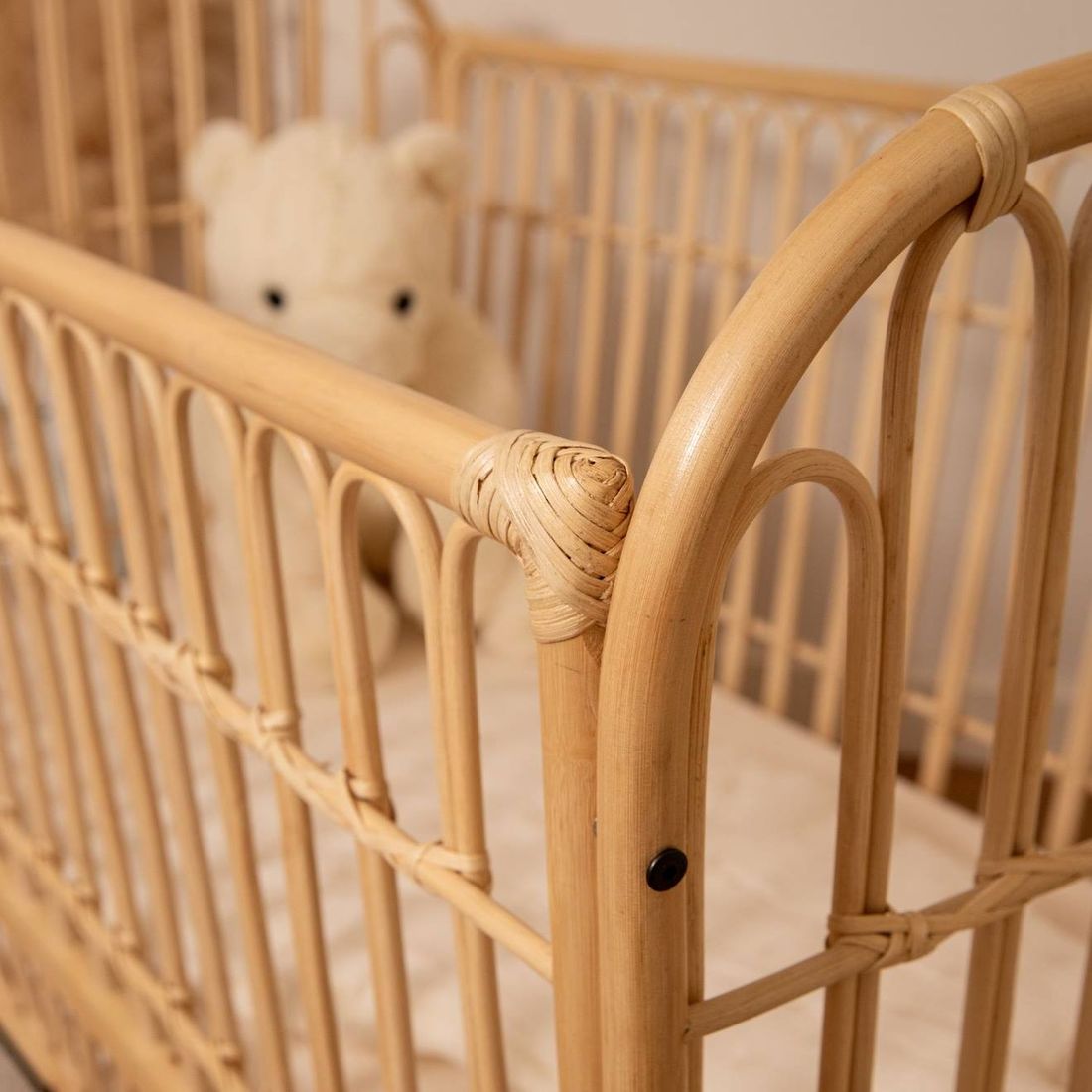 Lit Bébé Évolutif Noir - Java Rotin Blanchi (Saudara) - Couverture