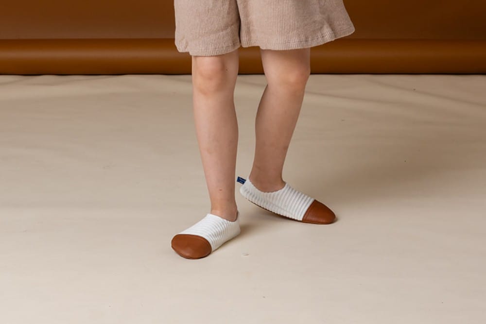 Les Petits Velours Ivoire 18-20 (Les Pas Petits) - Couverture