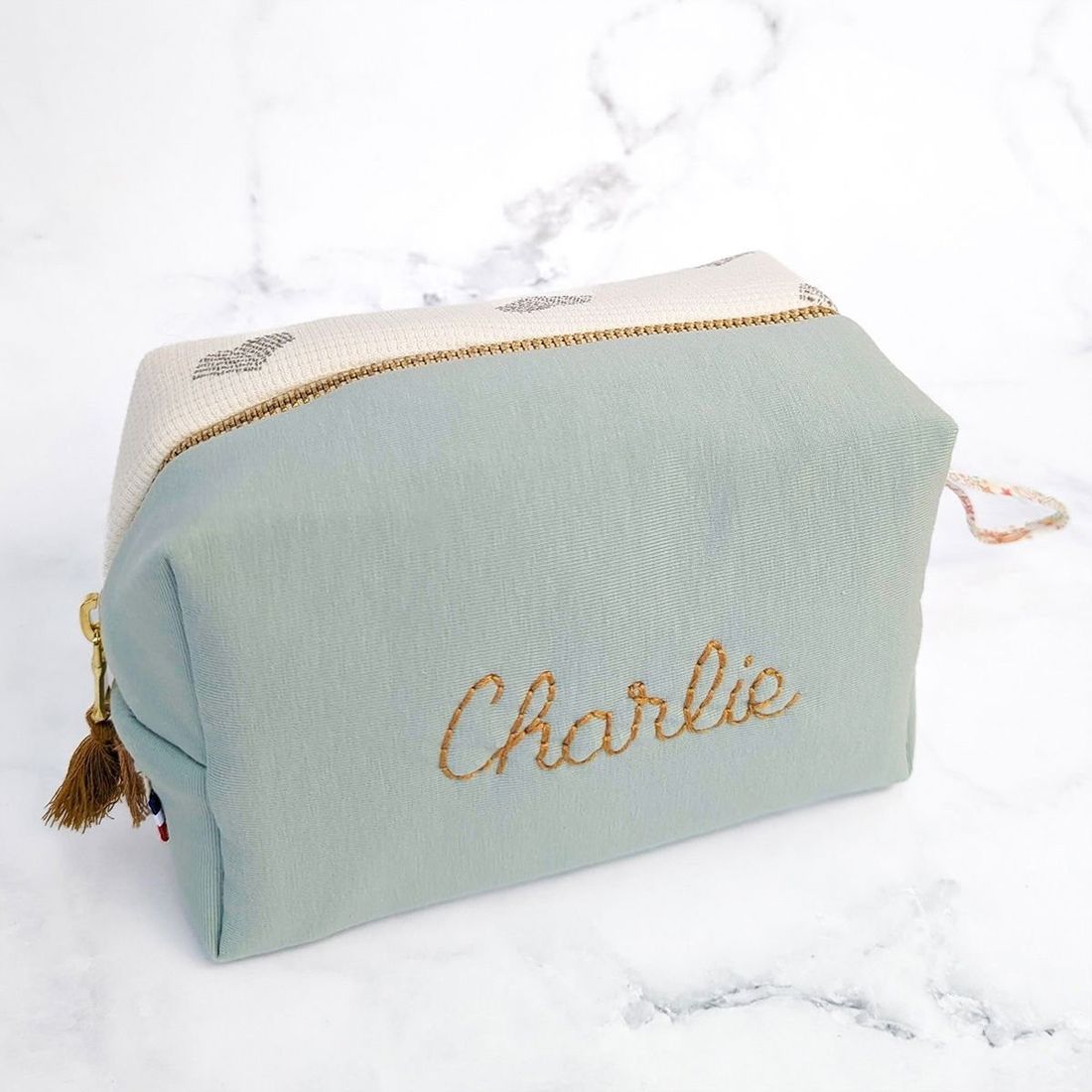 Trousse de Toilette Personnalisée - Coton Brodé à la Main | Rangement Bébé & Voyage - Fabriqué en France - Les Fils (Les Fils) - Couverture